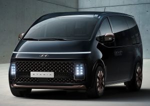 Обзор автомобиля Hyundai Staria. Необычная форма и грузовая версия минивэна.