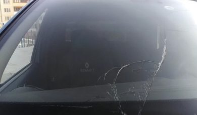 Что делать, если появился скол на лобовом стекле?