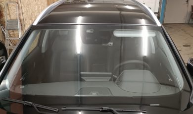 Что делать, если появился скол на лобовом стекле?