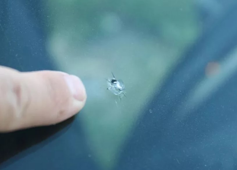 Что делать, если появился скол на лобовом стекле?