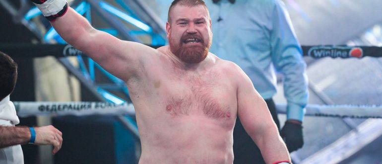 На чём ездит скандальный спортсмен Вячеслав Дацик