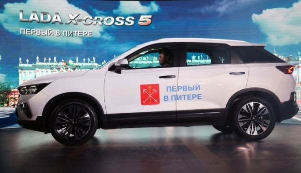 Кроссовер Lada X-Cross 5 появится в продаже не ранее декабря