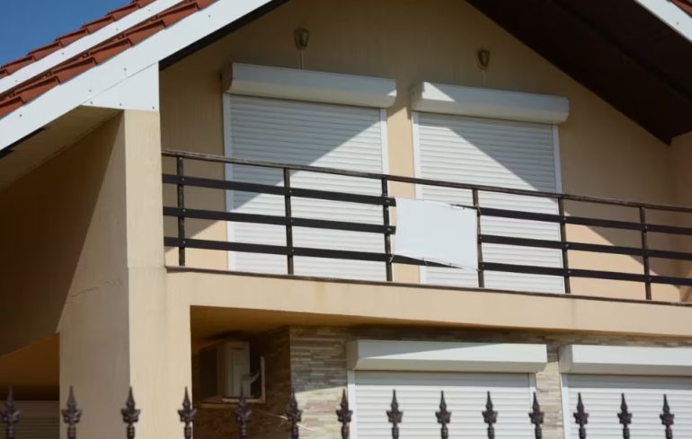 Механические рольставни: надежная защита и стиль для вашего дома