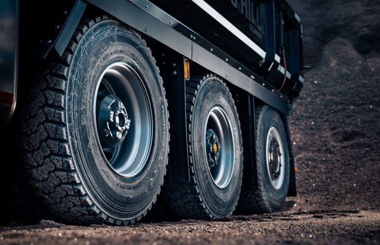 Грузовые шины против бездорожья: тест на прочность