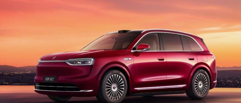 AITO M7 — новый взгляд на комфорт и технологии в современном кроссовере