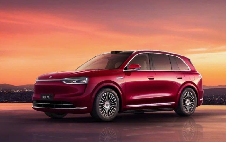 AITO M7 — новый взгляд на комфорт и технологии в современном кроссовере