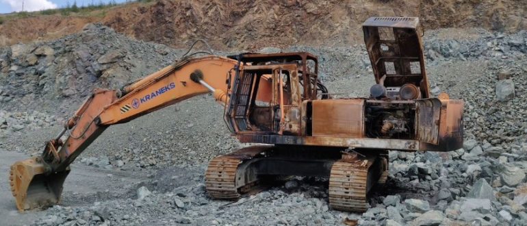 Гусеничный или колесный? Сравнение двух типов экскаваторов для разных задач