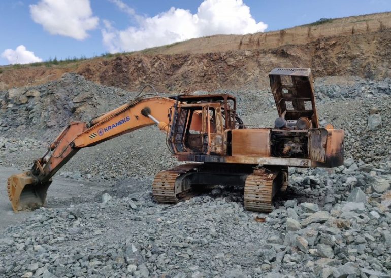 Гусеничный или колесный? Сравнение двух типов экскаваторов для разных задач