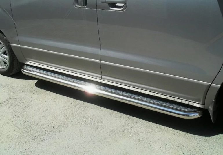 Купить пороги на Hyundai Grand Starex: кузовные детали от компании АВТОГЕЙЗЕР