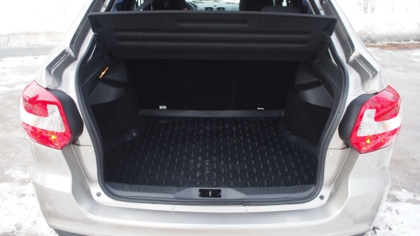 Lada Granta Liftback I Restyle 2018-2022 - интерьер, багажник