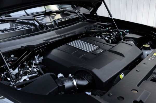 Мощный Land Rover Defender V8: в России от 9.071.000 руб.