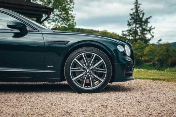 Роскошный седан Bentley Flying Spur получил гибридную модификацию