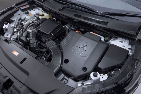Новый Mitsubishi Outlander PHEV представлен официально