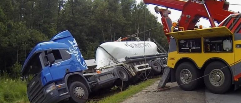 Эвакуация фуры после ДТП: порядок действий и особенности работ