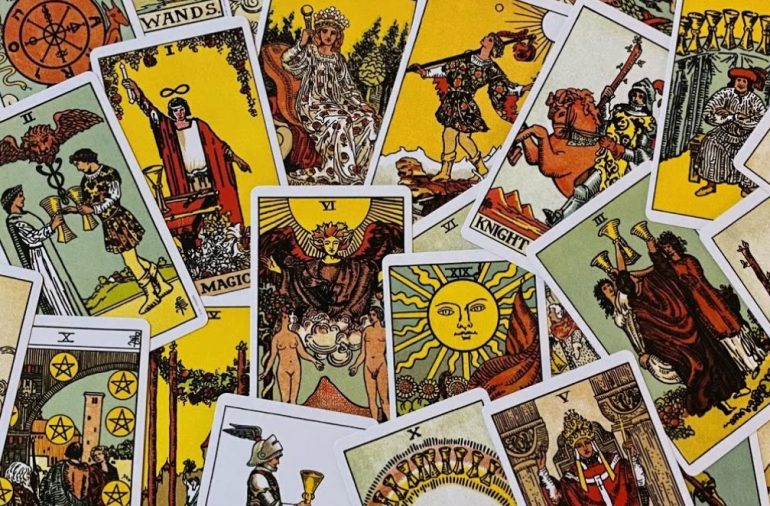 Изменяет ли он мне — как проверяют верность в разных культурах и что тут делает гадание