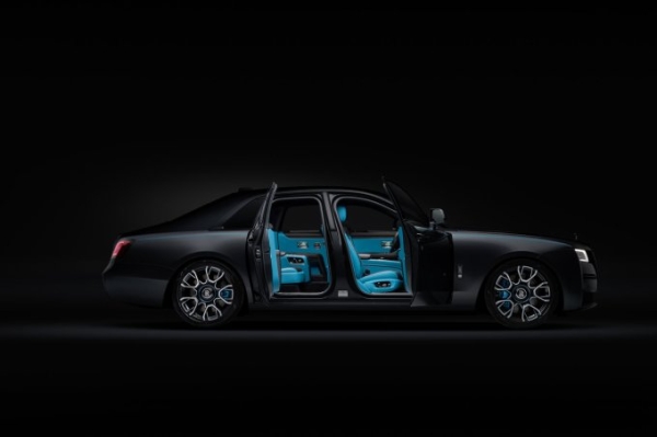 Rolls-Royce Black Badge Ghost появился в России