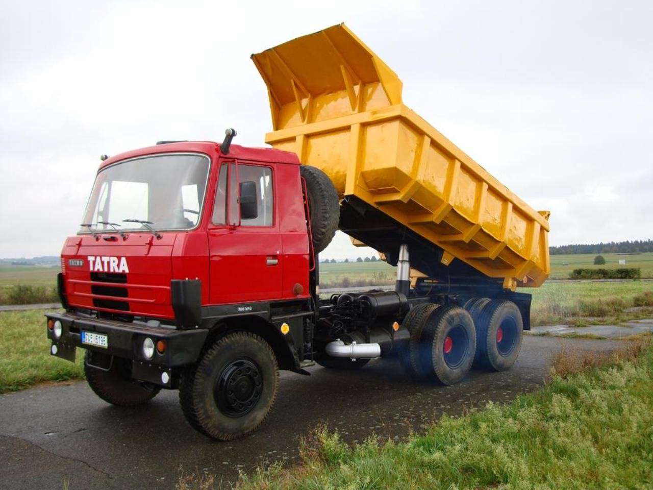Татра-815 (Tatra T815): технические характеристики двигателя и трансмиссии, грузоподъемность и модельный ряд самосвалов
